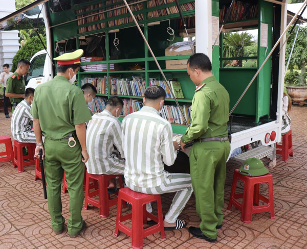 Thư viện tỉnh Đắk Lắk - hành trình đưa sách đến với các phạm nhân